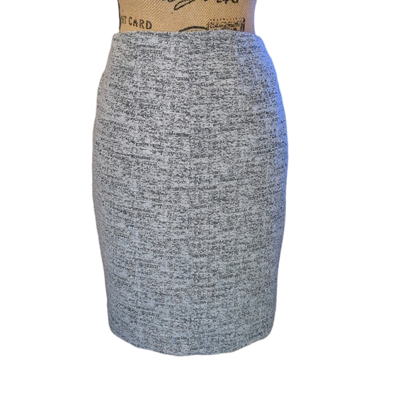 Express skirt size M 🎉host pick🎉 - Picture 2 of 14